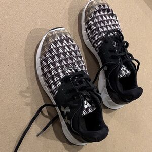 You under Armour athletic shoe size 4